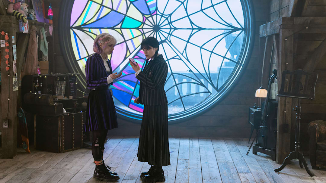 Wednesday. (L to R) Emma Myers as Enid Sinclair, Jenna Ortega as Wednesday Addams in episode 202 of Wednesday. Cr. Jonathan Hession/Netflix © 2025