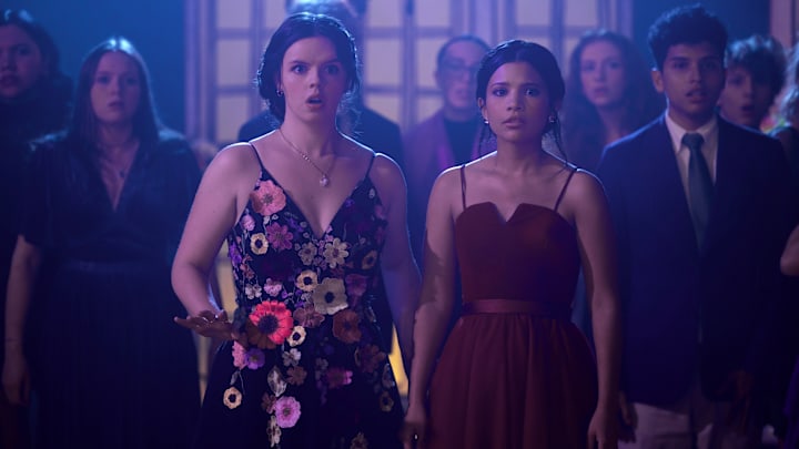 (L to R) Ellie O’Brien as Grace, Nikki Rodriguez as Jackie in episode 205 of My Life with the Walter Boys