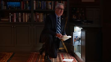 ZERO DAY. Robert De Niro as George Mullen in Episode 101 of Zero Day
