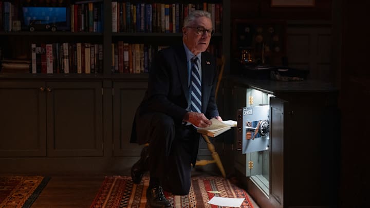 ZERO DAY. Robert De Niro as George Mullen in Episode 101 of Zero Day