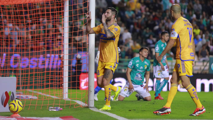André-Pierre Gignac (center) gestures to the crowd after scoring against León in the Liga MX season opener for Tigres.