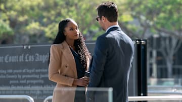 The Lincoln Lawyer. (L to R) Yaya DaCosta as Andrea Freemann, Manuel Garcia-Rulfo as Mickey Haller in episode 303 of The Lincoln Lawyer. 