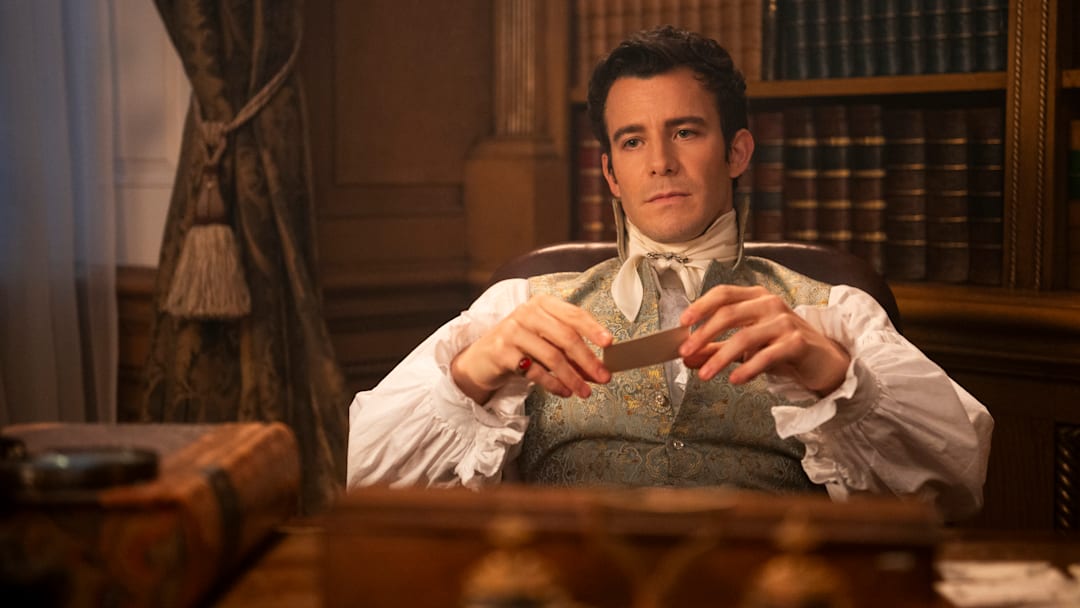 Bridgerton. Luke Thompson as Benedict Bridgerton in episode 307 of Bridgerton. 