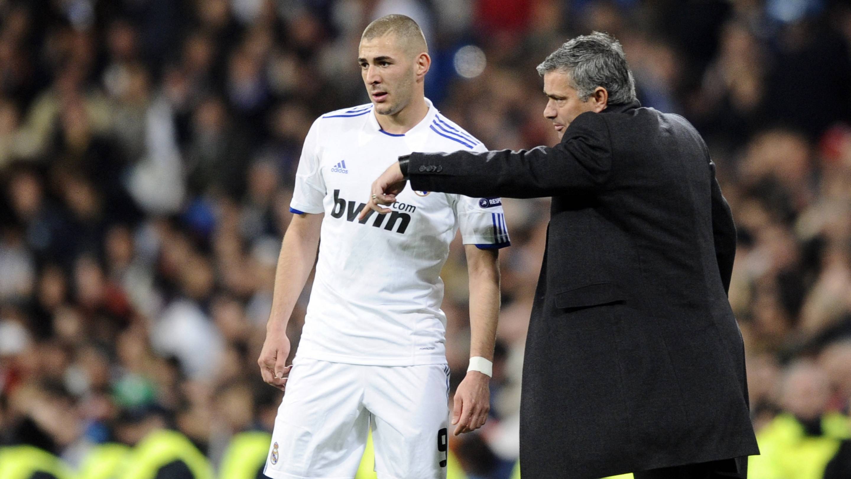جماهير ريال مدريد تستعيد تصريح مورينيو الشهير عن كريم بنزيما