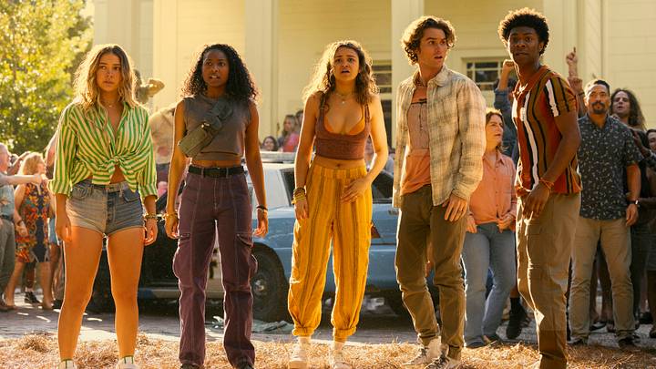 Outer Banks. (L to R) Madelyn Cline as Sarah Cameron, Carlacia Grant as Cleo, Madison Bailey as Kiara, Chase Stokes as John B, Jonathan Daviss as Pope in episode 406 of Outer Banks. Cr. Jackson Lee Davis/Netflix © 2024