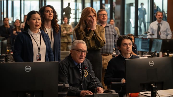 ZERO DAY. (L to R) Eden Lee as Agent Angela Kim, Mozhan Navabi as Melissa Kornblau, Robert De Niro as George Mullen, Connie Britton as Valerie Whitesell, Jay Klaitz as Tim Pennington and Ignacio Diaz-Silverio as Cesar Rocha in Episode 105 