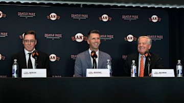 El nuevo presidente de operaciones de béisbol de los Gigantes, Buster Posey, avaló la firma del prospecto internacional Josuar de Jesús González