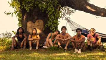 Outer Banks. (L to R) Carlacia Grant as Cleo, Madison Bailey as Kiara, Madelyn Cline as Sarah Cameron, Chase Stokes as John B, Jonathan Daviss as Pope, Rudy Pankow as JJ in episode 309 of Outer Banks. Cr. Jackson Lee Davis/Netflix © 2023