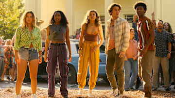 Outer Banks. (L to R) Madelyn Cline as Sarah Cameron, Carlacia Grant as Cleo, Madison Bailey as Kiara, Chase Stokes as John B, Jonathan Daviss as Pope in episode 406 of Outer Banks