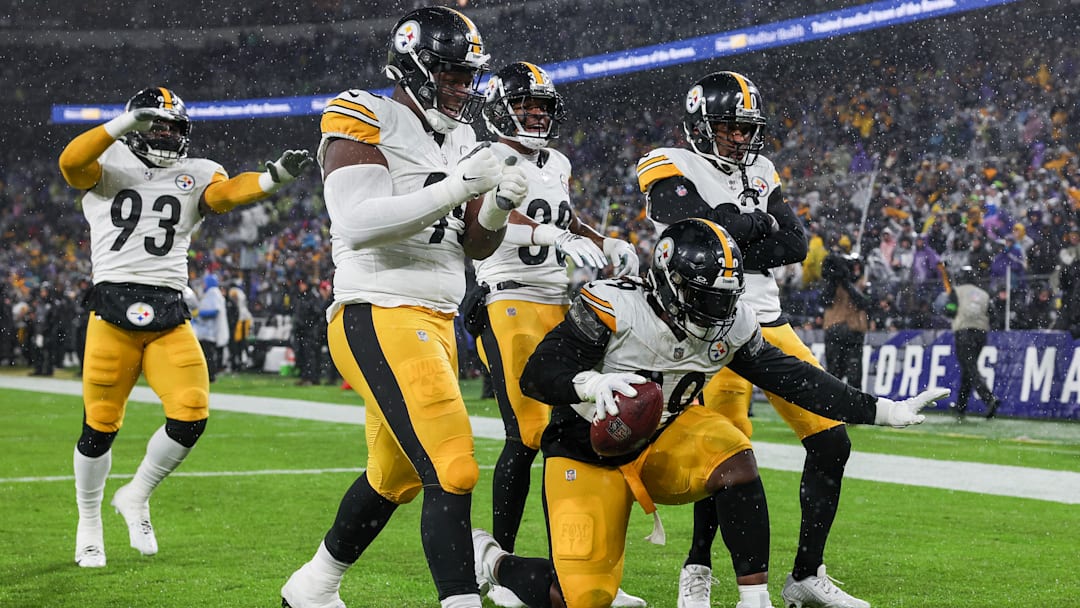 Pittsburgh Steelers v Baltimore Ravens