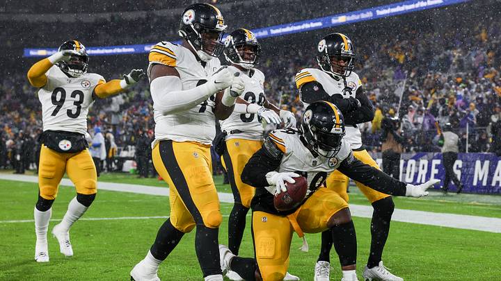 Pittsburgh Steelers v Baltimore Ravens