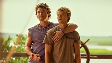 Outer Banks. (L to R) Chase Stokes as John B, Rudy Pankow as JJ in episode 403 of Outer Banks. Cr. Jackson Lee Davis/Netflix © 2024
