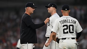 Jun 6, 2025; Detroit, Michigan, USA;  Detroit Tigers manager A.J. Hinch (14) takes Detroit Tigers starting pitcher Tarik Skubal (29) out of the game against the Chicago Cubs in the eighth inning at Comerica Park. Mandatory Credit: Lon Horwedel-Imagn Images
