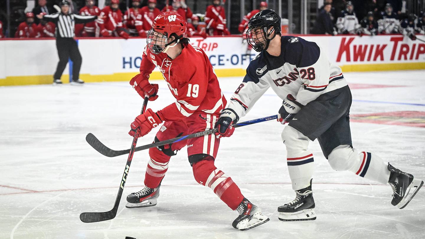 Wisconsin men’s hockey ends season with loss to Ohio State