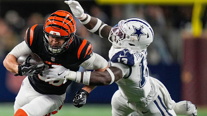Cincinnati Bengals tight end Mike Gesicki runs from Dallas Cowboys LB DeMarvion Overshown during Monday Night Football Cincinnati Bengals tight end Mike Gesicki runs from Dallas Cowboys LB DeMarvion Overshown during Monday Night Football