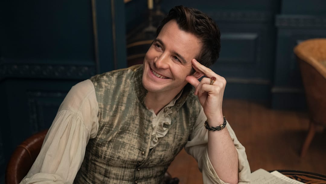 Bridgerton. Luke Thompson as Benedict Bridgerton in episode 406 of Bridgerton. 