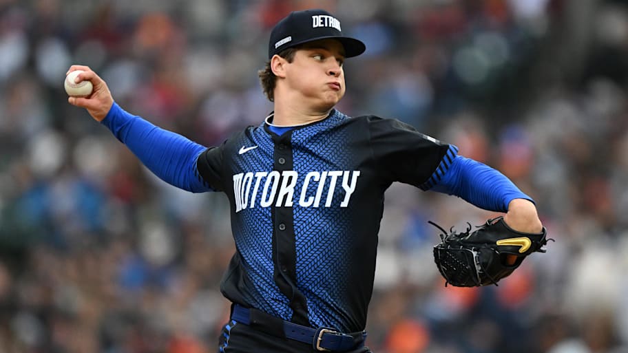 Jackson Jobe throws a pitch