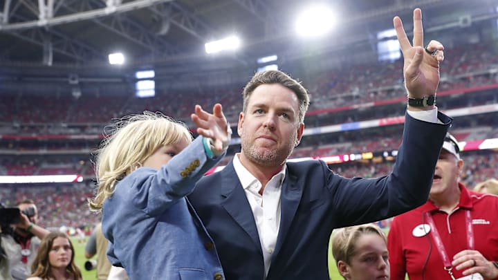 Former Cardinals quarterback Carson Palmer waves to the crowd after his Ring of Honor induction ceremony in 2019.
