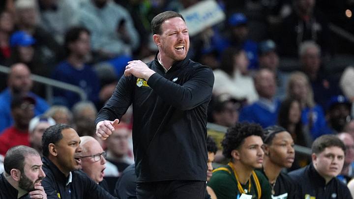 A national expert is higher on Syracuse basketball's prospects in the upcoming season than some ACC media members are.
