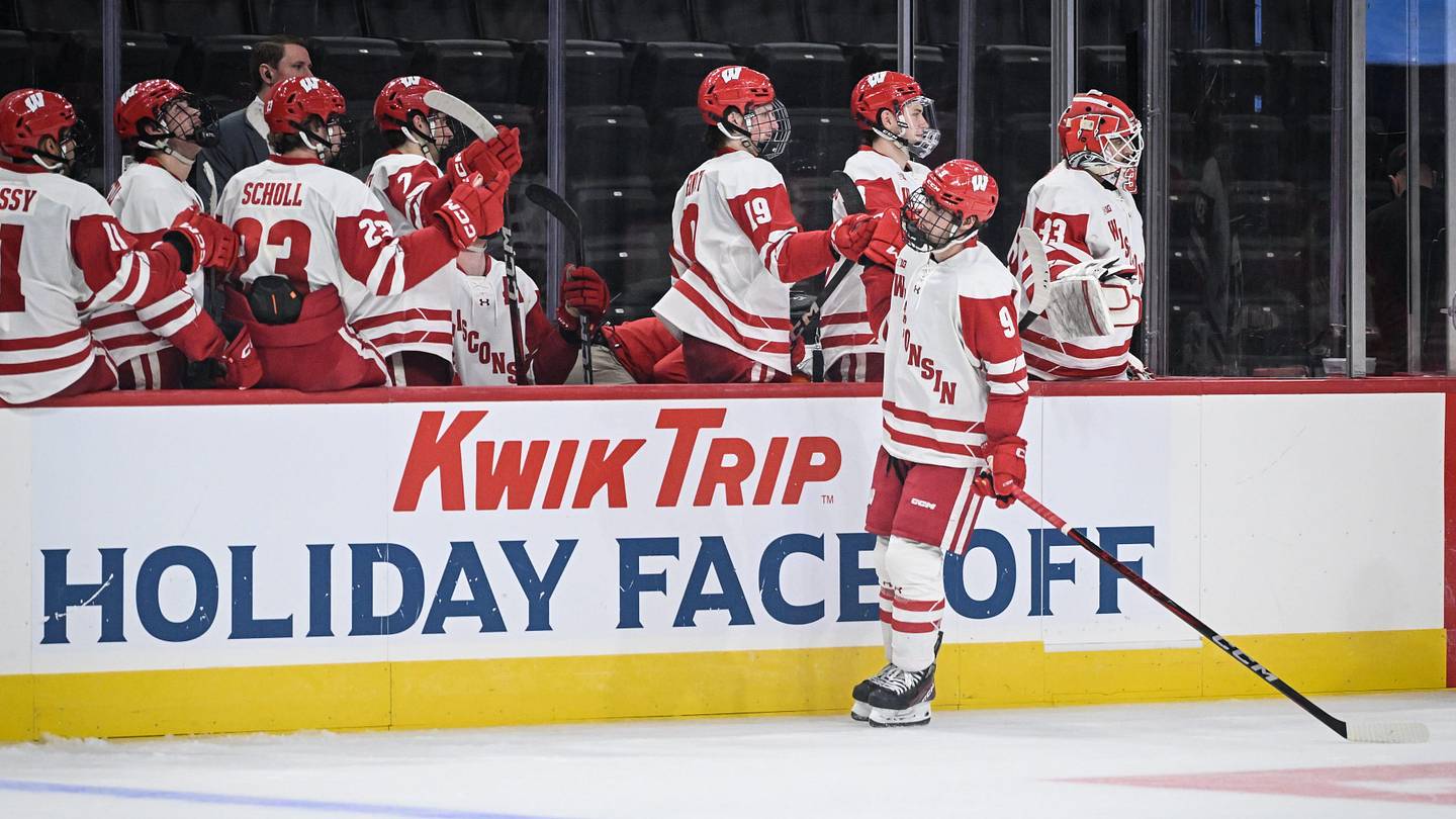 Wisconsin hockey looks to ride momentum into meeting with No. 1
