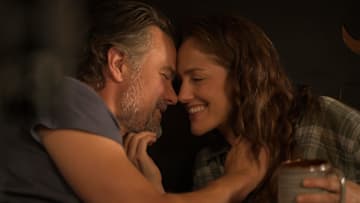 RANSOM CANYON. (L to R) Josh Duhamel as Staten and Minka Kelly as Quinn in Episode 109 of Ransom Canyon