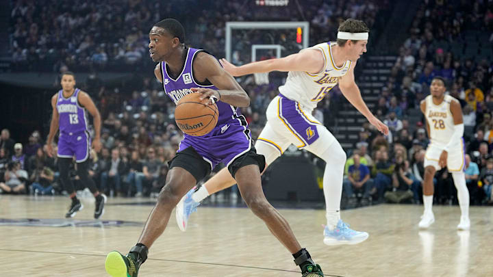 Dos jugadores de los Lakers podrían salir perjudicados si la gerencia adquiere a De'Aaron Fox Dos jugadores de los Lakers podrían salir perjudicados si la gerencia adquiere a De'Aaron Fox