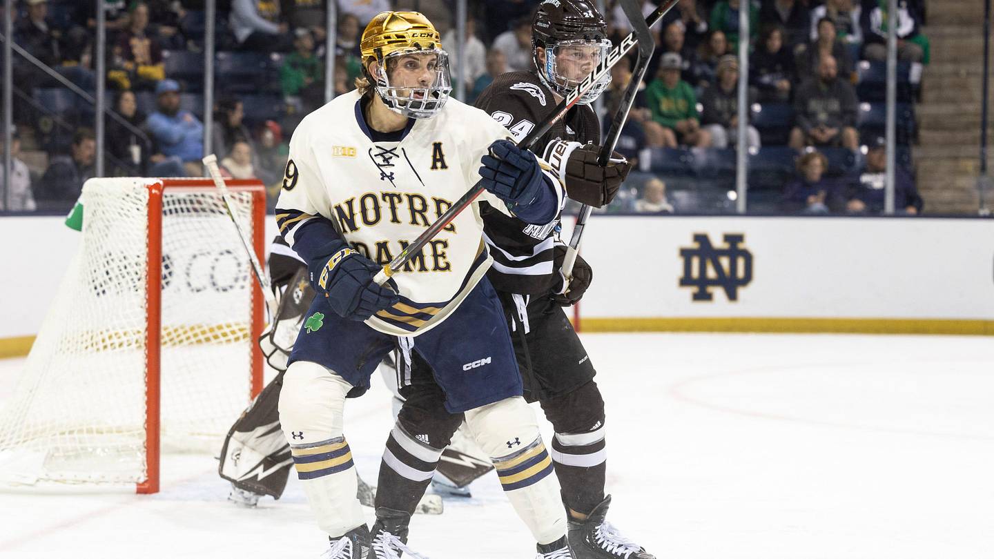 Notre Dame Star Landon Slaggert Officially Signs With The Chicago Blackhawks - Vimarsana News
