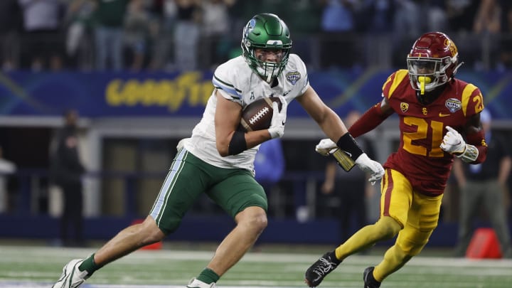 Jan 2, 2023; Arlington, Texas, USA; Tulane Green Wave tight end Alex Bauman (87) runs with the ball after catching a pass against USC Trojans defensive back Latrell McCutchin (21)in the fourth quarter in the 2023 Cotton Bowl at AT&T Stadium. 