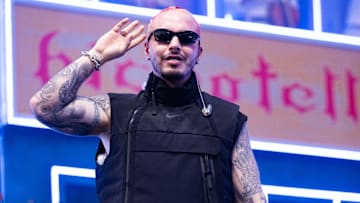 J Balvin se subió al escenario de Coachella y brilló junto a Karol G representando a la música latina, especialmente de Colombia