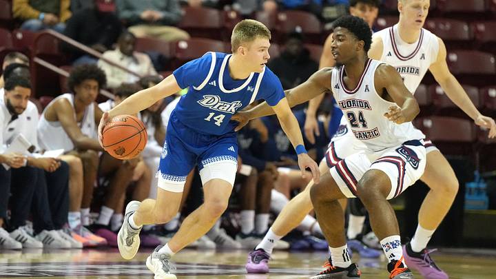 Drake's Bennett Stirtz playing at the Shriners Children's Charleston Classic