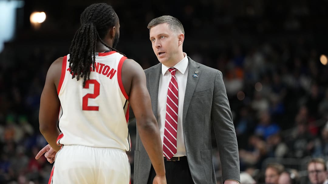 Ohio State Buckeyes Jake Diebler talks with Bruce Thornton (2) 