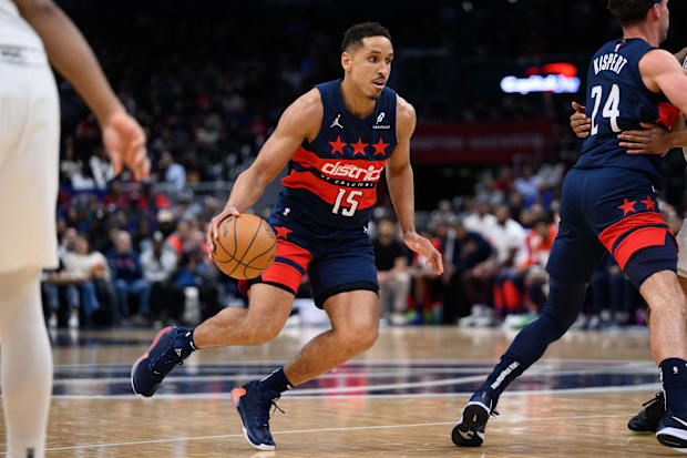 Washington Wizards goalkeeper Malcolm Brogdon (15)