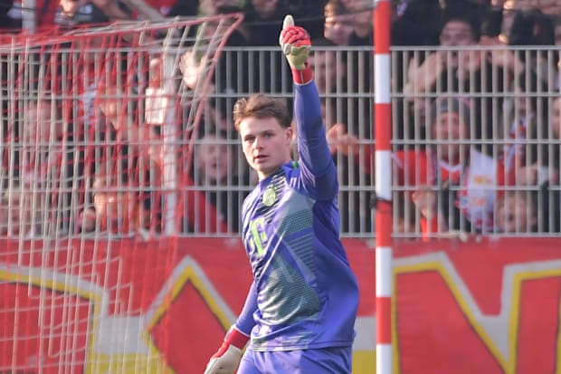 Bayern Munich goalkeeper Jonas Urbig
