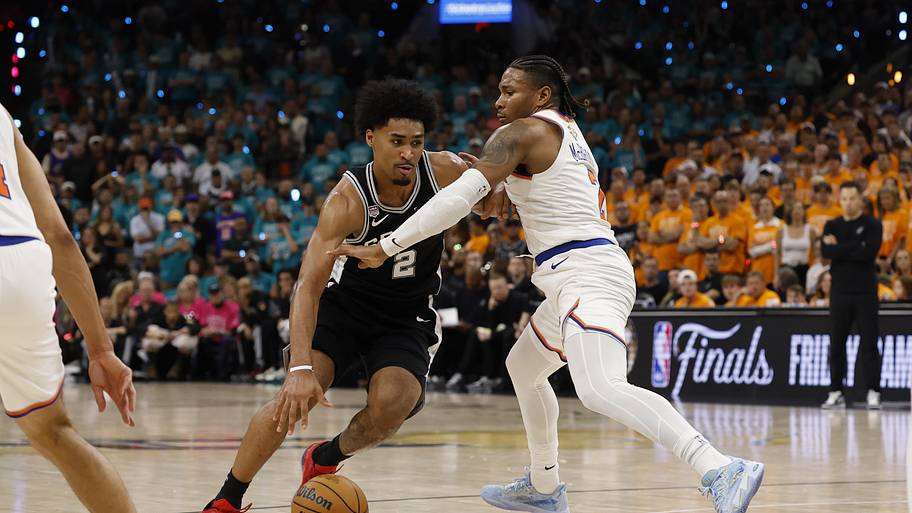San Antonio Spurs guard Dylan Harper dribbles the ball against the New York Knicks in the second half.