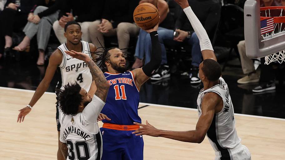 Knicks guard Jalen Brunson shoots the ball over Spurs forward Victor Wembanyama in Game 2 of the NBA Finals.