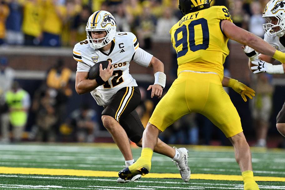 Western Michigan quarterback Broc Lowry runs the ball against Michigan in Week 1.