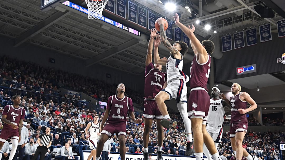 Gonzaga Bulldogs guard Jalen Warley (8) 