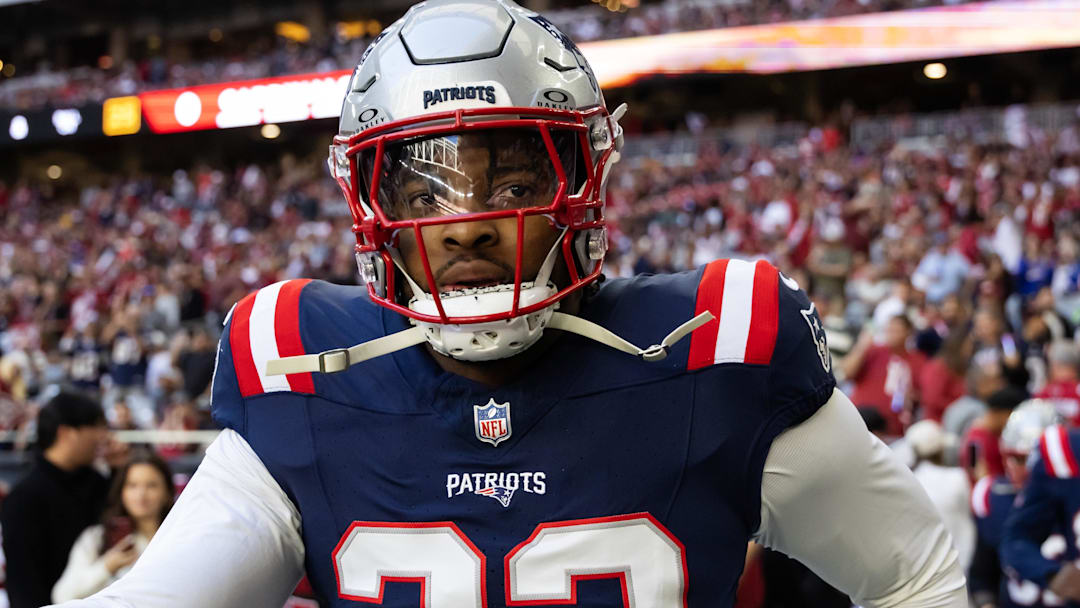 Dec 15, 2024; Glendale, Arizona, USA; New England Patriots linebacker Anfernee Jennings (33) against the Arizona Cardinals at State Farm Stadium.