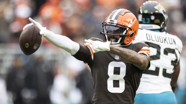 Cleveland Browns wide receiver Elijah Moore celebrates his first down run against the Jacksonville Jaguars