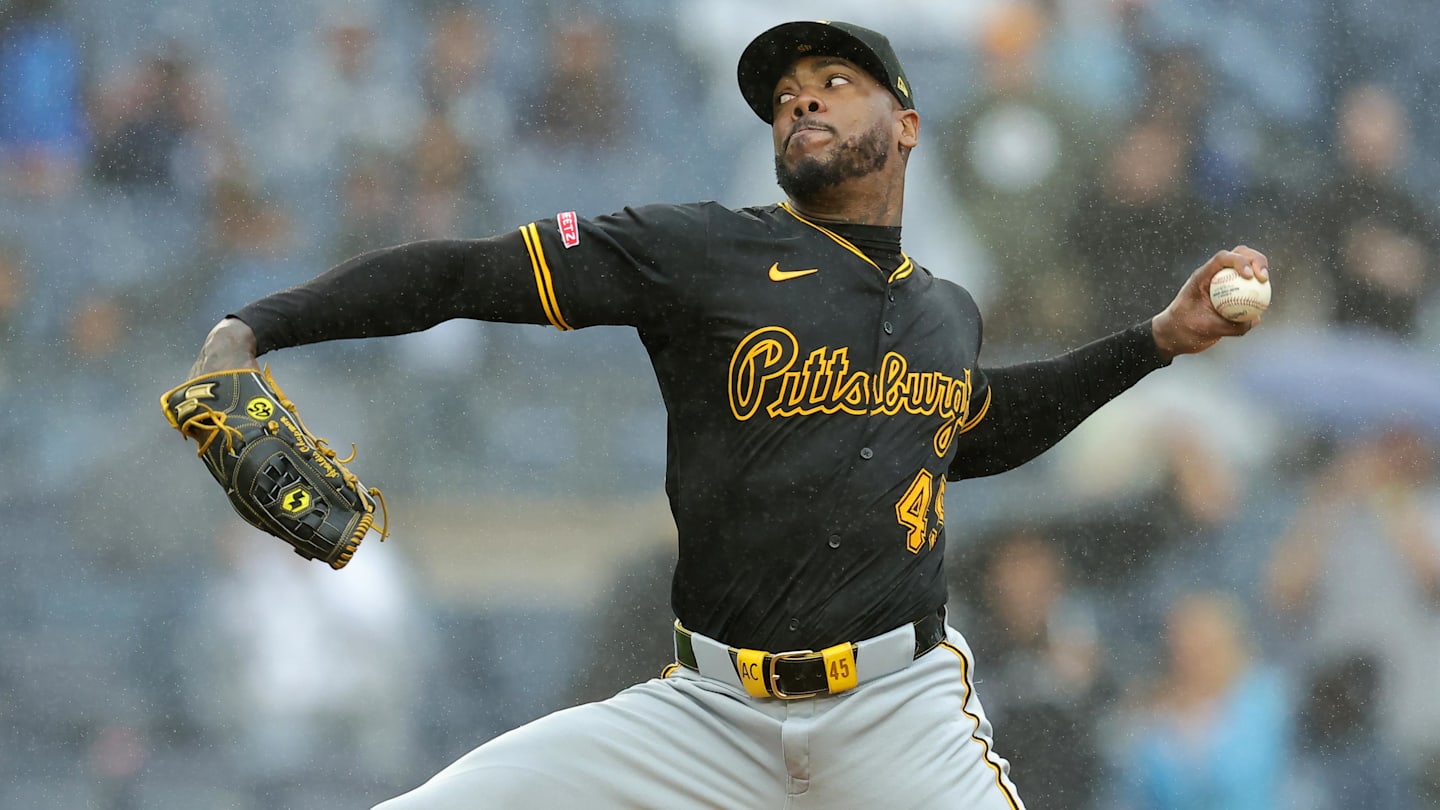 pittsburgh-pirates-vs-new-york-yankees-game-delayed