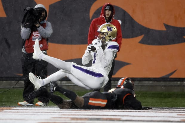 Washington Huskies wide receiver Rome Odunze catches a touchdown.