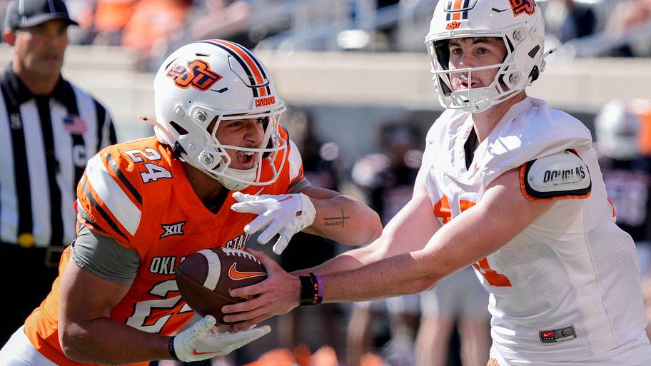 Oklahoma State quarterback Drew Mestemaker hands off to Caleb Hawkins for a touchdown during the spring game.