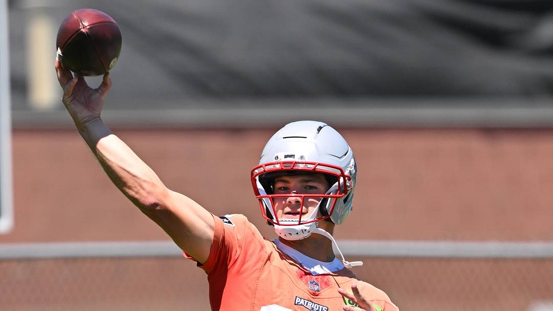 Jun 9, 2026; Foxborough, MA, USA; New England Patriots quarterback Drake Maye (10) throws a pass during minicamp at Gillette Stadium. Mandatory Credit: Eric Canha-Imagn Images Jun 9, 2026; Foxborough, MA, USA; New England Patriots quarterback Drake Maye (10) throws a pass during minicamp at Gillette Stadium. Mandatory Credit: Eric Canha-Imagn Images