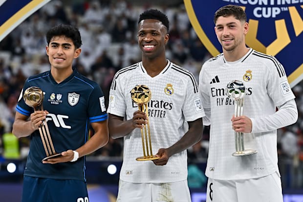 เอลีอัส มอนติเอล ร่วมกับวินิซิอุส จูเนียร์ และเฟเดริโก บัลเบร์เด