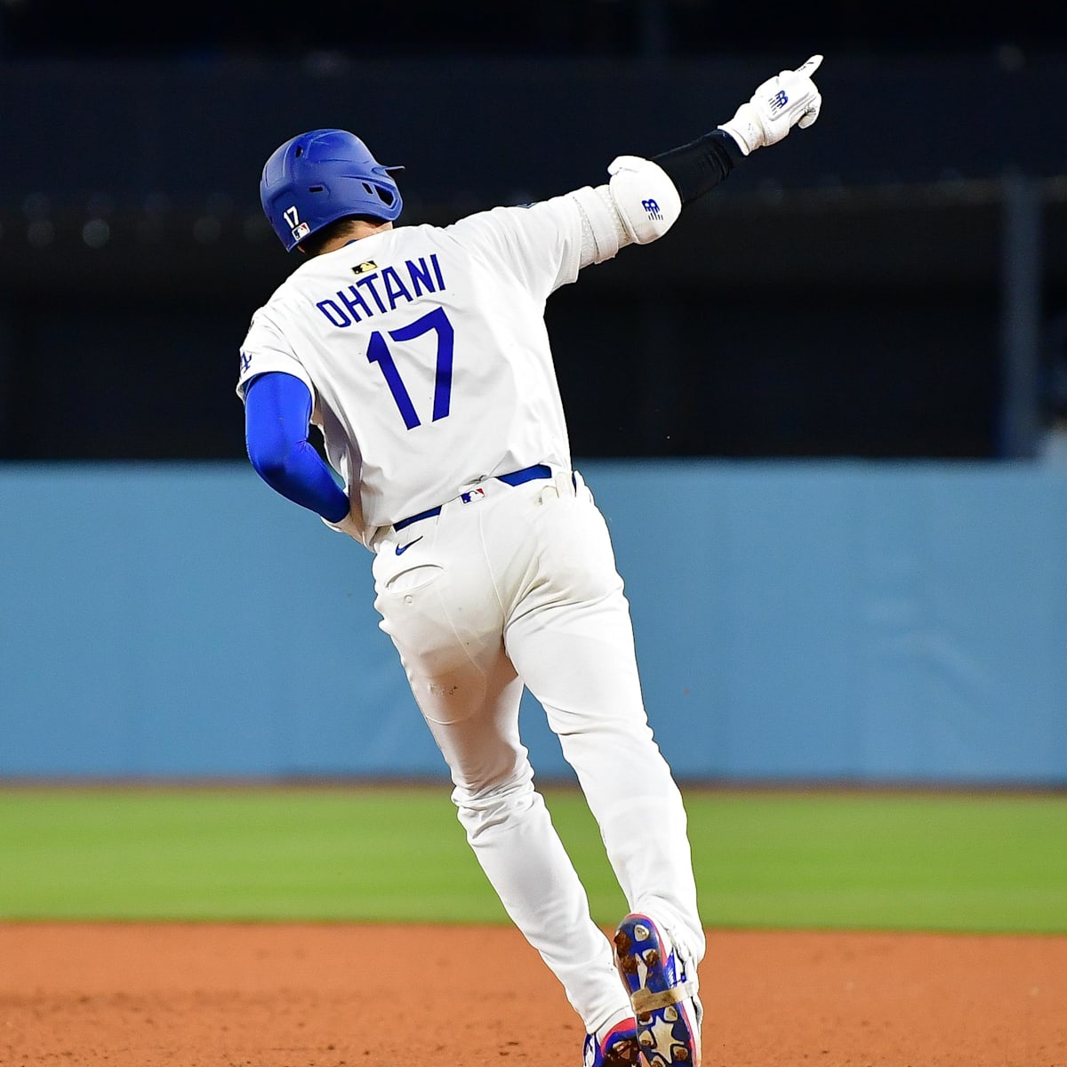 その他 SHOHEI OHTANI LA DODGERS MINI BAT Shohei Ohtani x LA Dodgers x Cartoon Pillbox Mini Souvenir