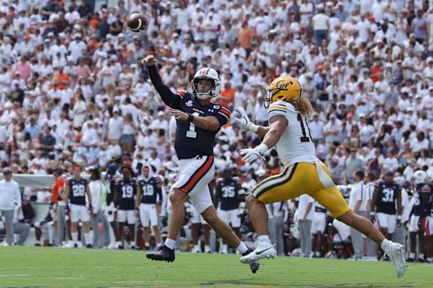 Cal linebacker Teddye Buchanan pressures Auburn's Payton Thorne