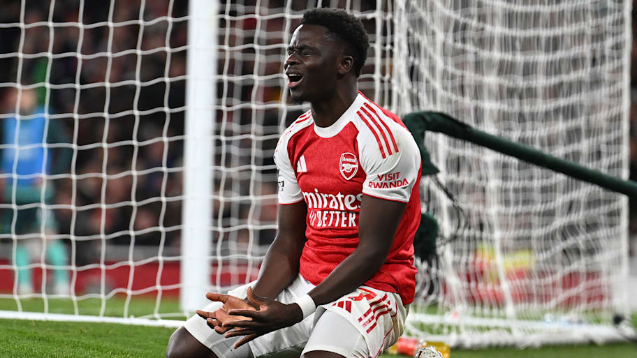 Bukayo Saka looking frustrated.