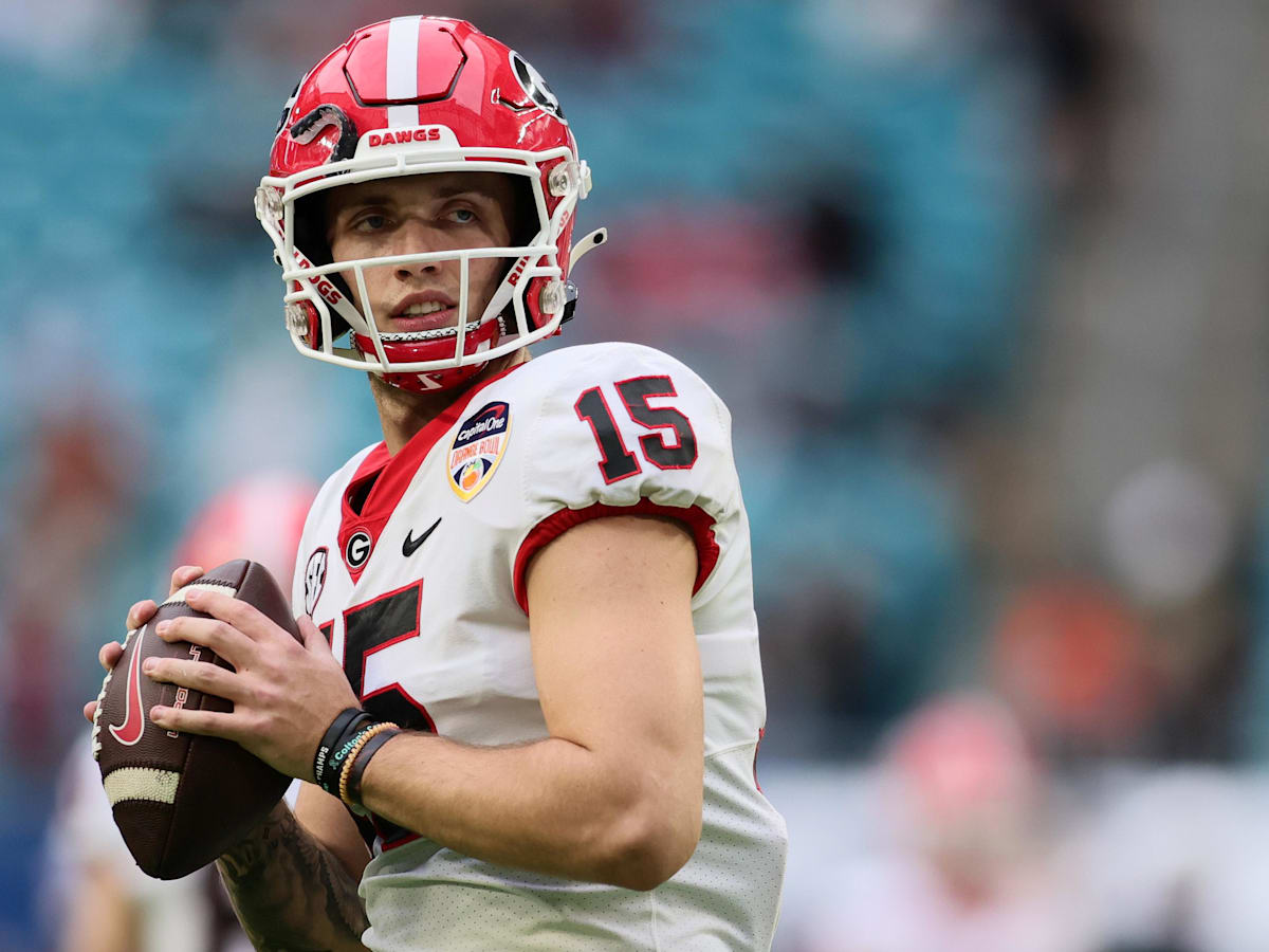 Georgia Football Quarterback Carson Beck Signs NIL Deal With Private Jet  Company
