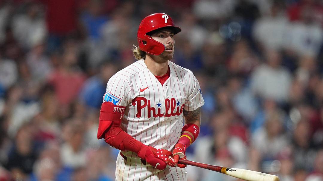 May 18, 2026; Philadelphia, Pennsylvania, USA; Philadelphia Phillies infielder Bryson Stott (5) watches the ball after hitting a two-run home run against the Cincinnati Reds in the eighth inning at Citizens Bank Park. May 18, 2026; Philadelphia, Pennsylvania, USA; Philadelphia Phillies infielder Bryson Stott (5) watches the ball after hitting a two-run home run against the Cincinnati Reds in the eighth inning at Citizens Bank Park.