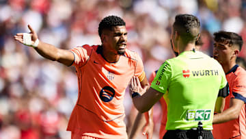 Ronald Araujo a concédé un penalty, à l’origine du premier but sévillan hier.